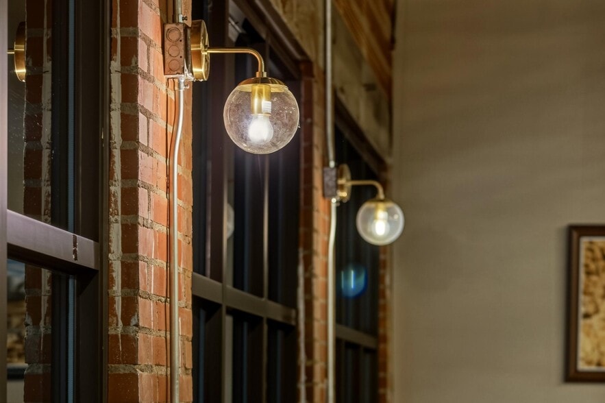 More Photos Of 806 S 2nd St, Abilene Light Distribution For Lease