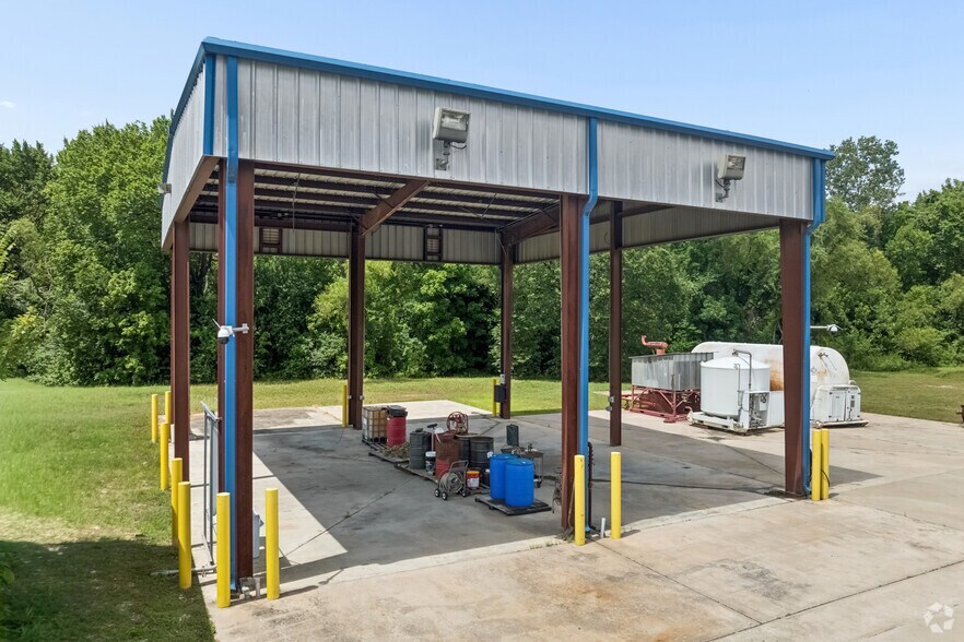 More Photos Of 12050 Proctor St, Houston Warehouse For Lease