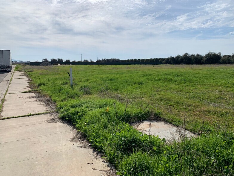 Primary Photo Of 431 Acacia, Woodlake Land For Sale