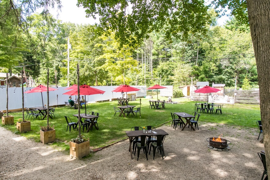 More Photos Of 864 S Undermountain Rd, Sheffield Hotel For Sale