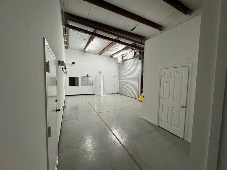 More Photos Of 1161 Sun Century Rd, Naples Warehouse For Lease