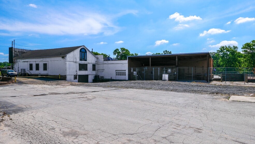 More Photos Of 50 Southeast Ave, Tallmadge Freestanding For Sale