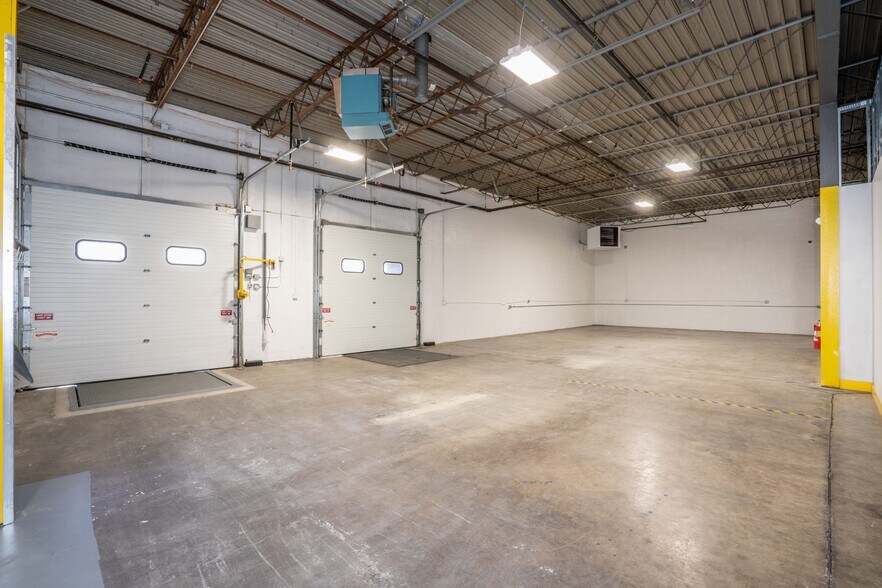 More Photos Of 6 Britton Dr, Bloomfield Warehouse For Lease