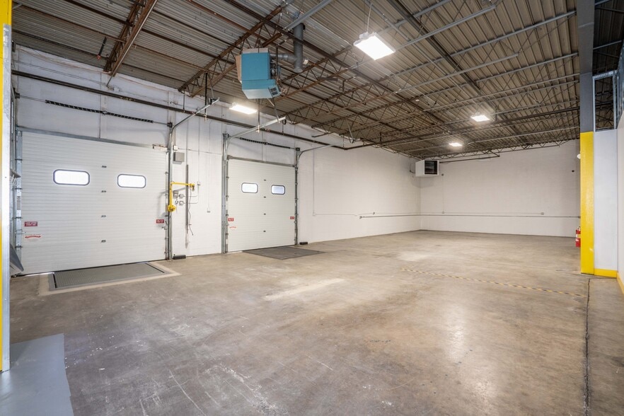 More Photos Of 6 Britton Dr, Bloomfield Warehouse For Lease