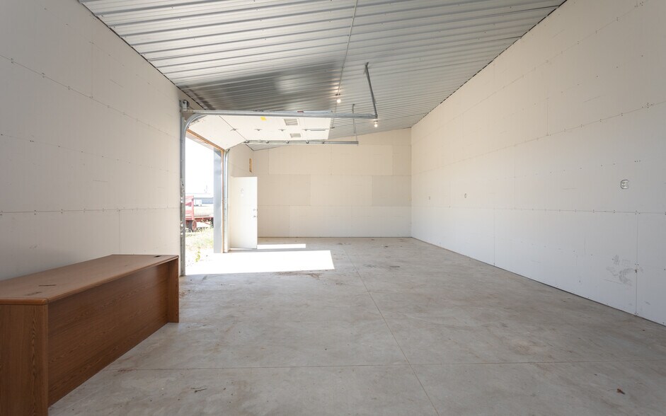 More Photos Of 815 E 1st Ave, Osakis Flex For Lease