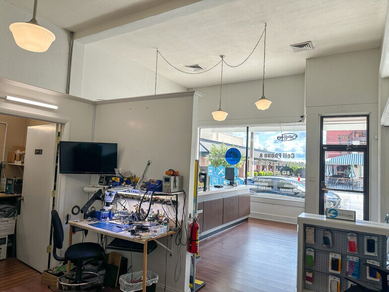More Photos Of 104 W Reynolds St, Plant City Storefront Retail Office For Sale