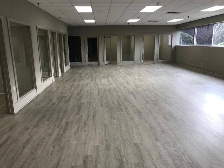 More Photos Of 192 Murdock Rd, Troutman Manufacturing For Sale