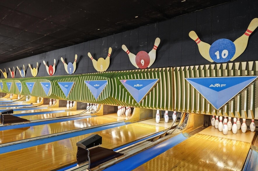 Primary Photo Of 420 Main St, Colusa Bowling Alley For Sale