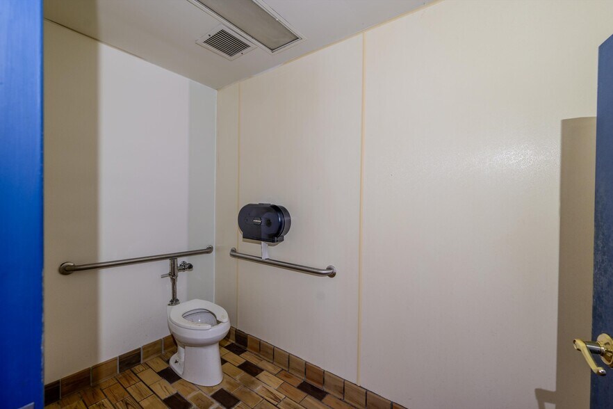 More Photos Of 270 Broadway, Whitehall Freestanding For Sale