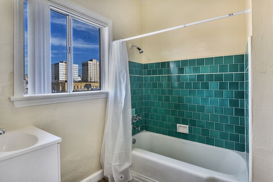 More Photos Of 721-729 S Alvarado St, Los Angeles Apartments For Lease