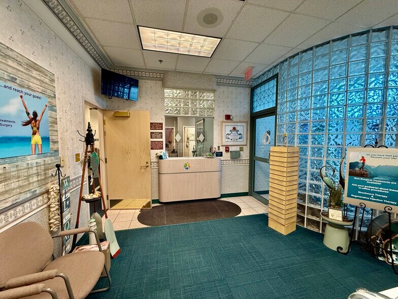 More Photos Of 1725 Western Ave, Findlay Medical For Sale