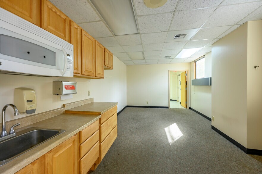 More Photos Of 424 NE Ford St, Mcminnville Office For Sale