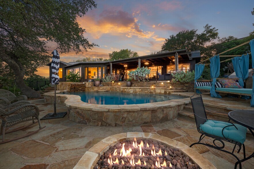 More Photos Of 3911 Lago Vista Dr, Austin Apartments For Sale