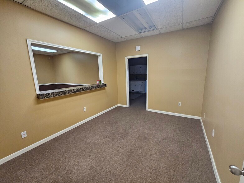 More Photos Of 14741 Pebble Bend Dr, Houston Loft Creative Space For Lease