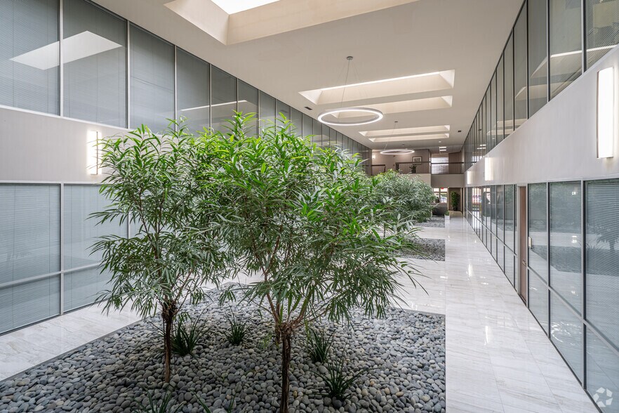 More Photos Of 450 N Sam Houston Pky E, Houston Medical For Lease