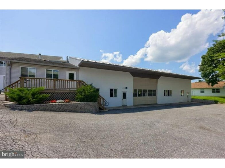 More Photos Of 240 Railroad Ave, Bird In Hand Flex For Sale