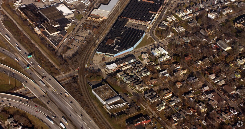 More Photos Of 985 Dorman St, Indianapolis Storefront Retail Office For Lease