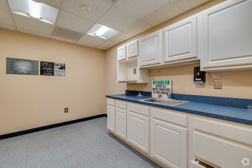 More Photos Of 17 S New York Ave, Atlantic City Parking Garage For Sale