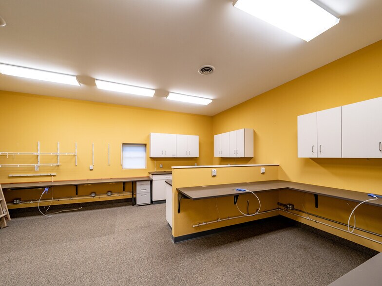 More Photos Of 35 Main St, Scottsville Office For Sale