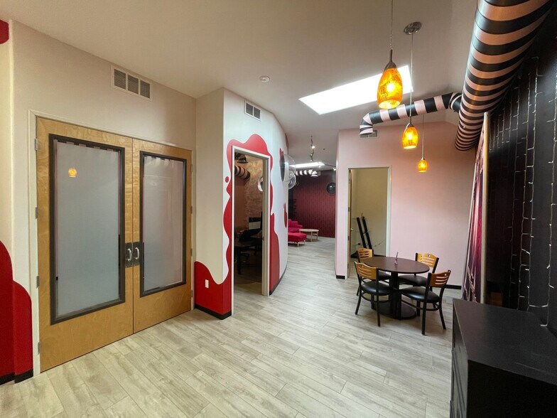 More Photos Of 2312 W Burbank Blvd, Burbank Loft Creative Space For Lease