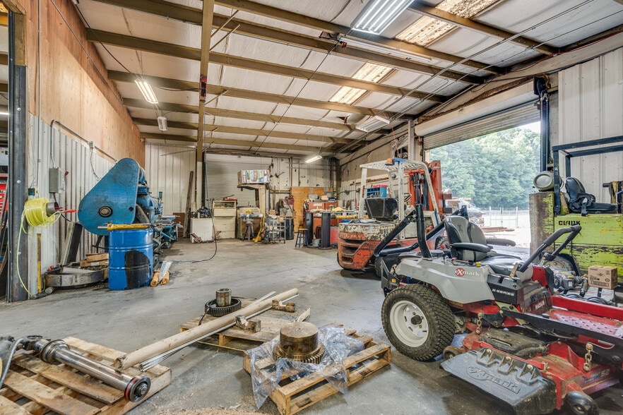 More Photos Of 5560 Highway 19 E, Hampton Manufacturing For Sale