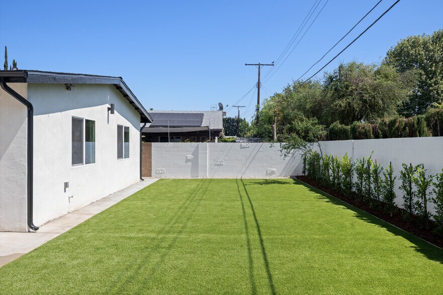 More Photos Of 22928 Leadwell St, West Hills Apartments For Sale