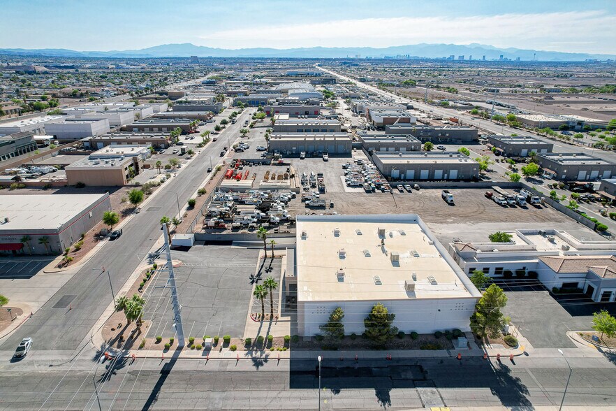 More Photos Of 200 Sunpac Ave, Henderson Warehouse For Sale