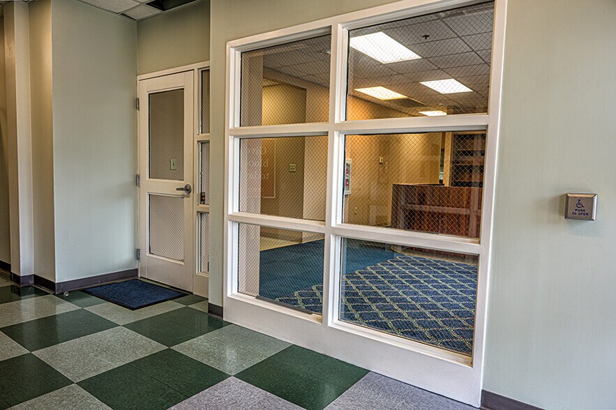More Photos Of 2349 SW Danville Rd, Decatur Medical For Lease