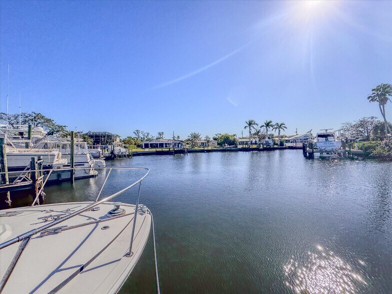 More Photos Of 17671-17681 San Carlos Blvd, Fort Myers Marina For Sale