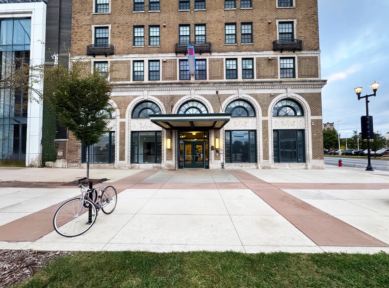 Primary Photo Of 237 N Michigan St, South Bend Apartments For Lease