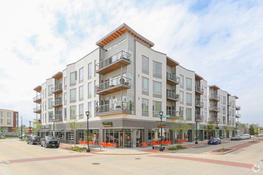 Primary Photo Of 7955-7973 S Main St, Oak Creek Apartments For Lease
