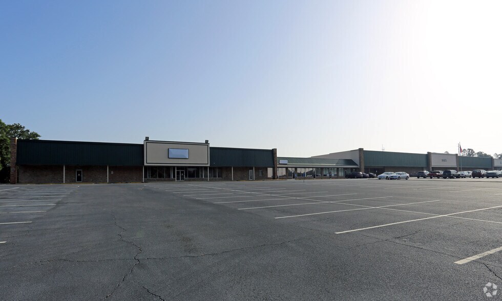 More Photos Of 3400-3446 Demetropolis Rd, Mobile Office For Lease