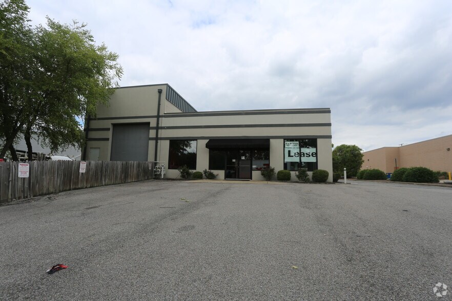 More Photos Of 2037-2039 Industrial Dr, Annapolis Storefront Retail Office For Lease