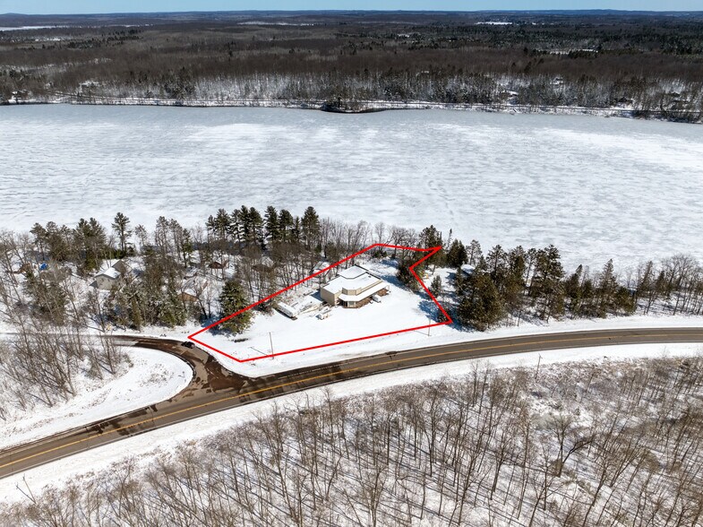 More Photos Of 11706 N Eaton Rd, Hayward Bar For Sale