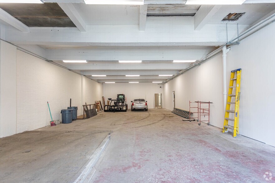 More Photos Of 1217 Hyde Park Ave, Hyde Park Warehouse For Lease