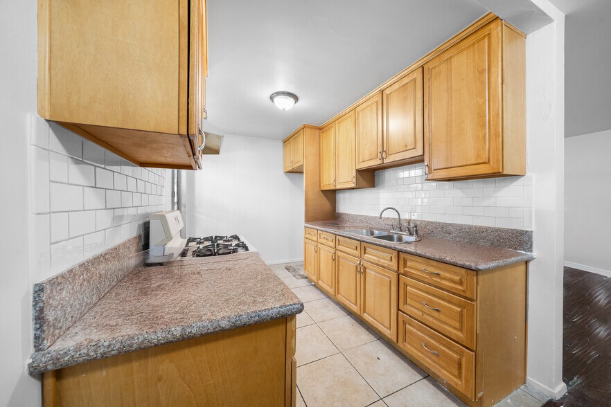 More Photos Of 127 S St Andrews Pl, Los Angeles Apartments For Sale