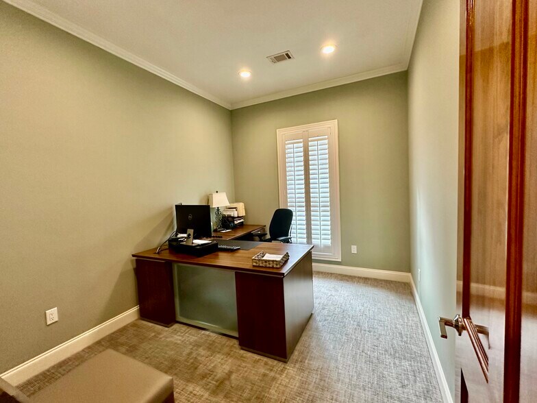 More Photos Of 302 Highland Park Cove, Ridgeland Medical For Lease