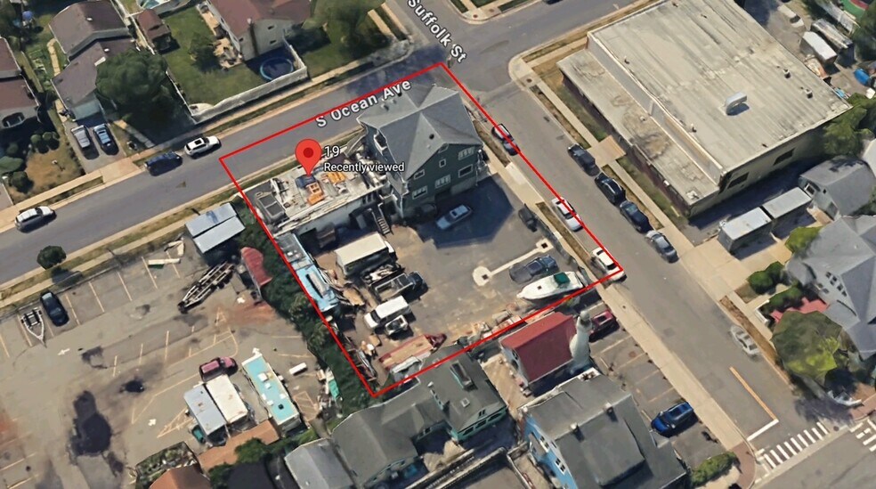 More Photos Of 19 Suffolk St, Freeport Office For Sale