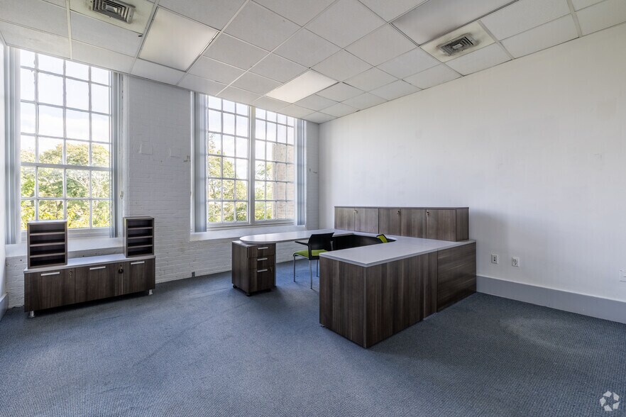 More Photos Of 10 Cordage Park, Plymouth Unknown For Lease
