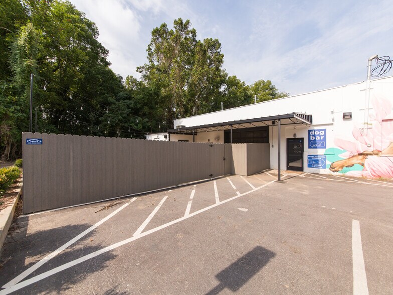 More Photos Of 51 Sweeten Creek Rd, Asheville Freestanding For Lease