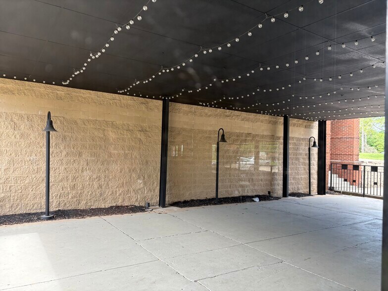 More Photos Of 2080 S Alex Rd, West Carrollton General Retail For Sale