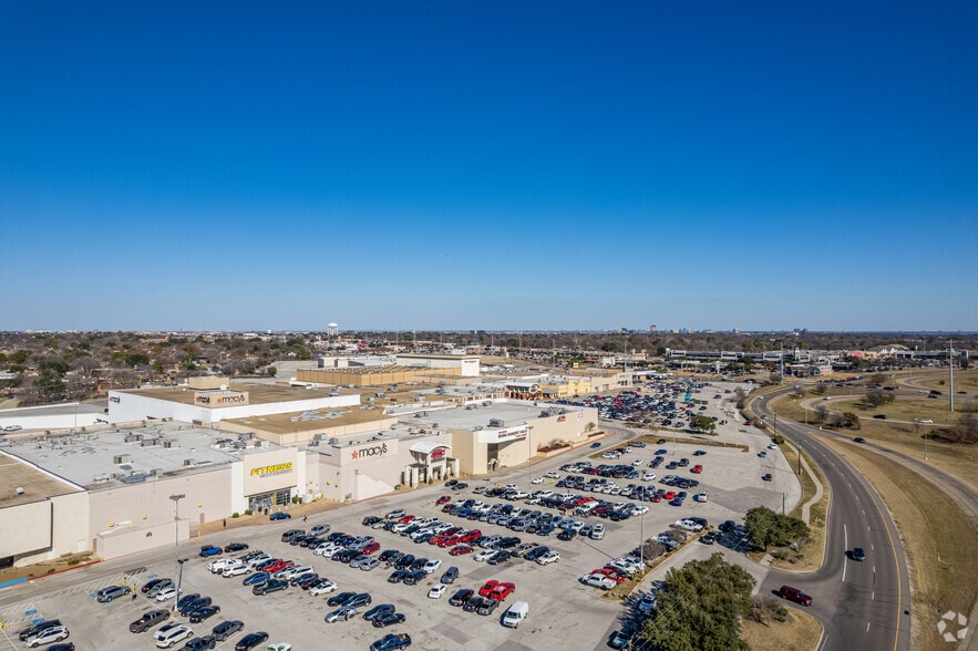 More Photos Of 3602 W Airport Fwy, Irving Department Store For Sale