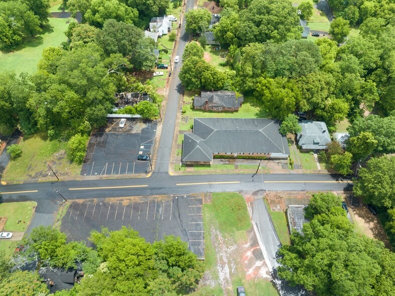 More Photos Of 1401 S Fant St, Anderson Funeral Home For Sale