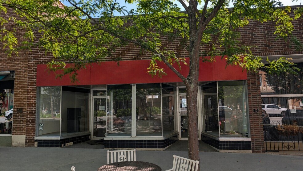 More Photos Of 418 N Main St, Hendersonville General Retail For Lease