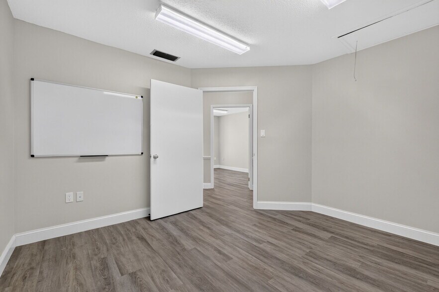 More Photos Of 421 Montgomery Rd, Altamonte Springs Medical For Lease