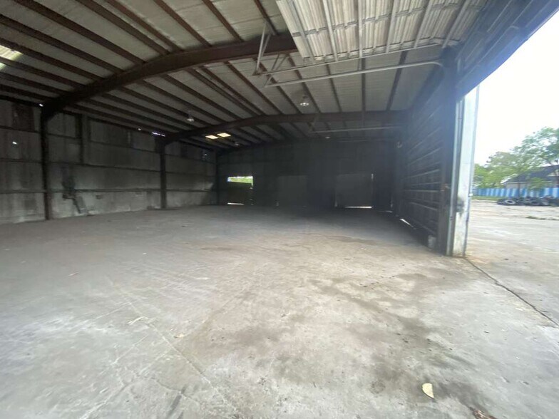 More Photos Of 1012 W Jackson, Pasadena Manufacturing For Lease