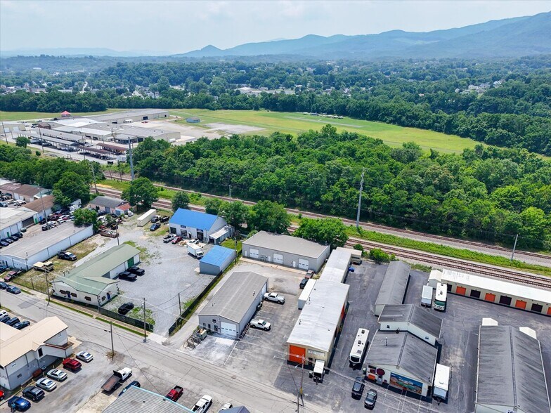 More Photos Of 722-726 Roanoke St, Salem Research And Development For Sale