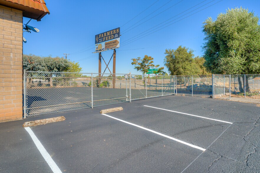 More Photos Of 2950 Feather River Blvd, Oroville Light Distribution For Sale