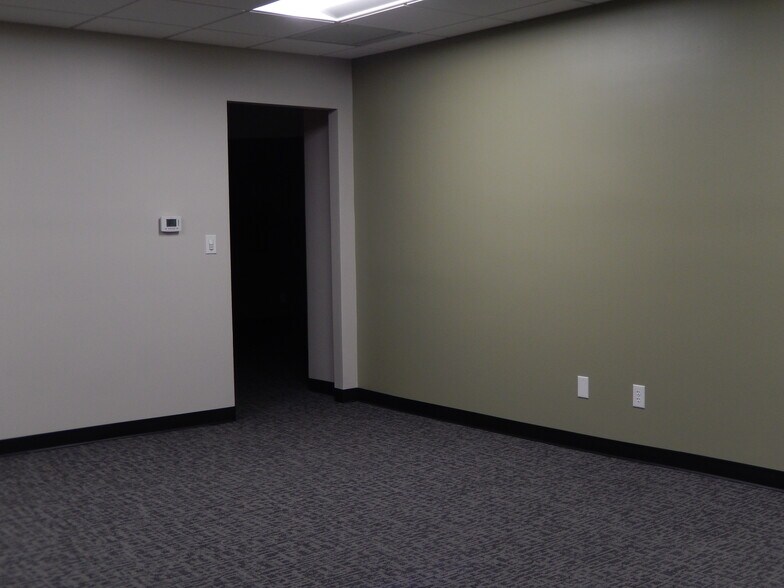 More Photos Of 1480 E Bethany Home Rd, Phoenix Office For Lease