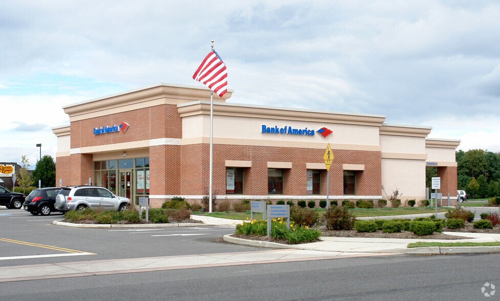 More Photos Of 130 Marketplace Blvd, Hamilton Unknown For Lease